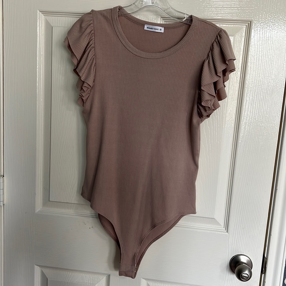 Ribbed body suit with ruffled sleeves